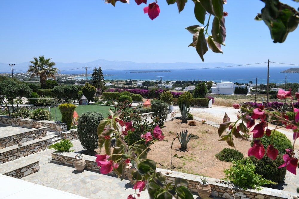 Фото Dryades Family Hotel