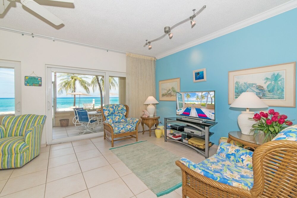 Фото The Colonial Club, Oceanfront Condos