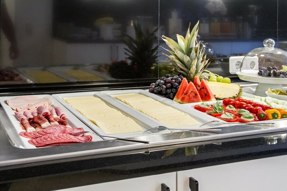 Фото Hotel & Pension Villa Laluna