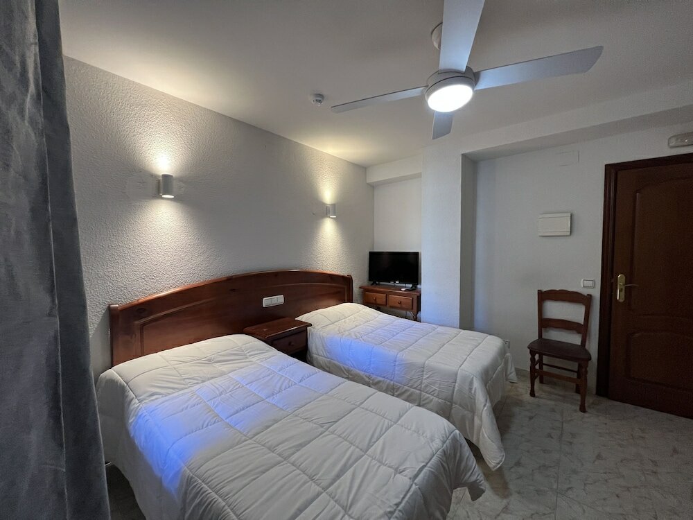 Фото Hostal La Embajada