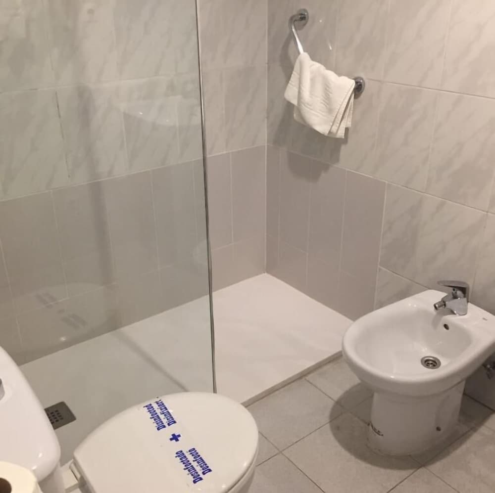 Фото Hostal Comercio