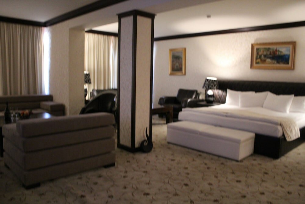 Фото Shiroka Laka Hotel