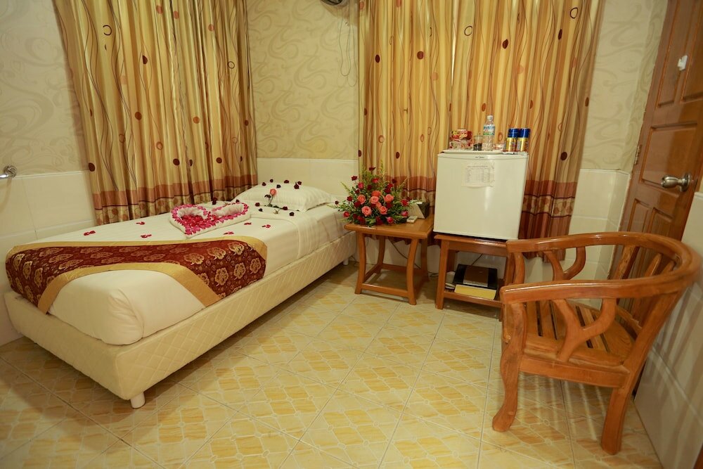 Фото Hotel Shwe Pyi Tan