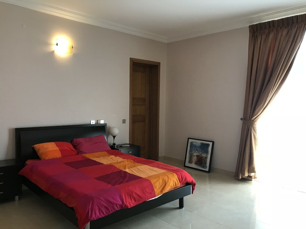 Фото Helena Court Apartments