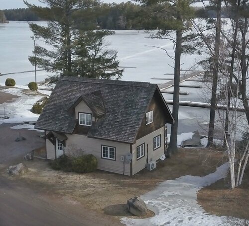 Гостиница Lakefront Cottage Amazing View