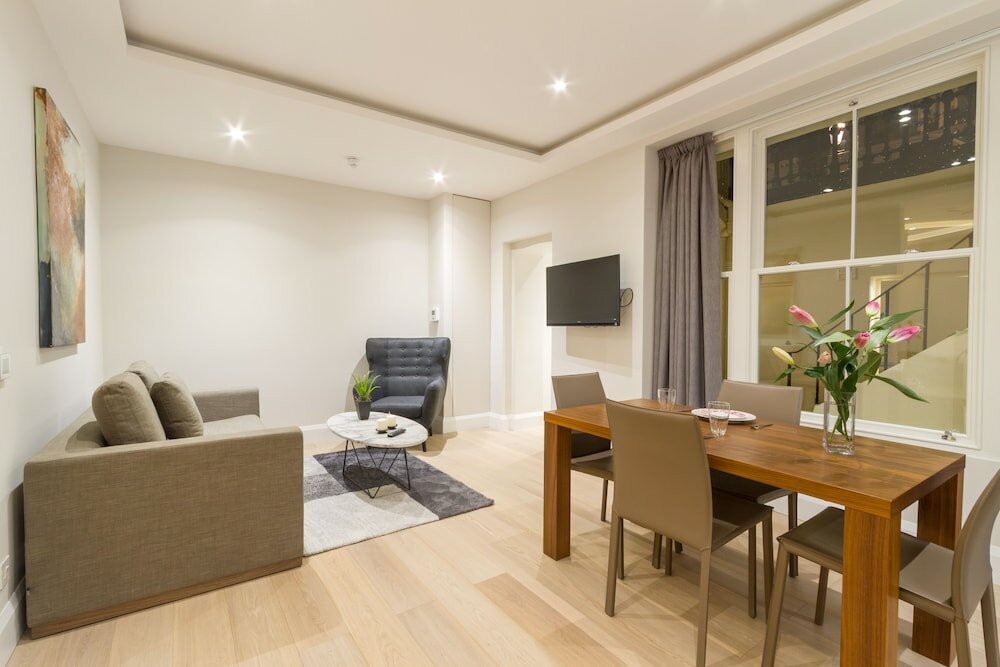 Фото 1 Palace Gardens