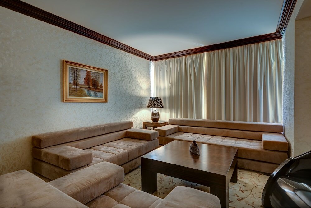 Фото Shiroka Laka Hotel