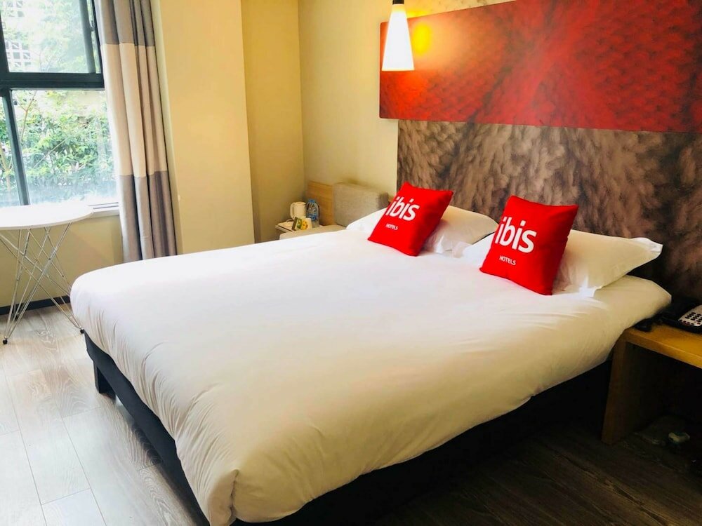 Фото Ibis Chengdu East Railway Station Hotel