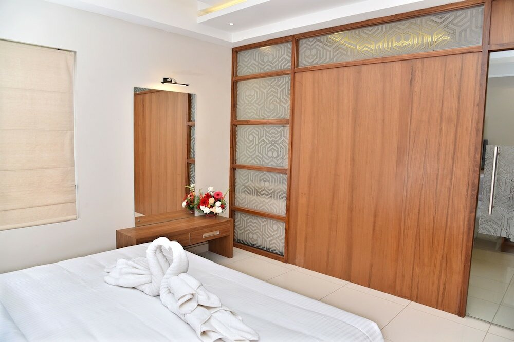 Фото Navaratna Inn A Luxury Hotel
