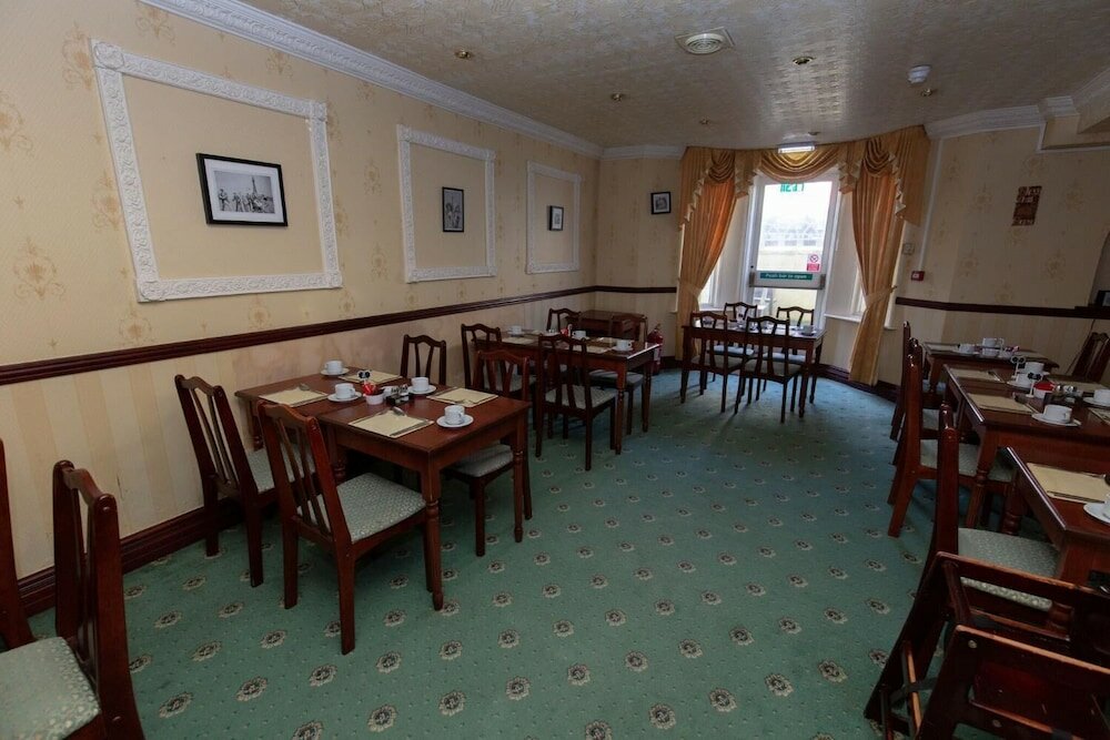 Фото The Riviera Hotel