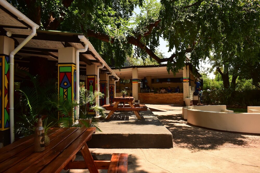 Фото Shoestrings Backpackers & Bar