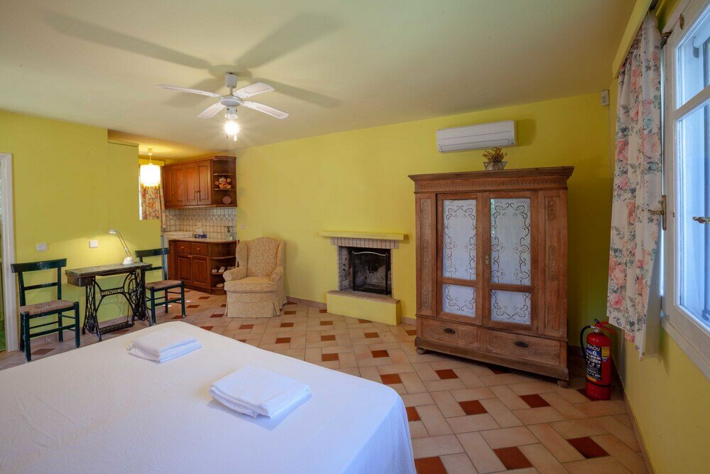 Фото Beautiful mini eco farmhouse