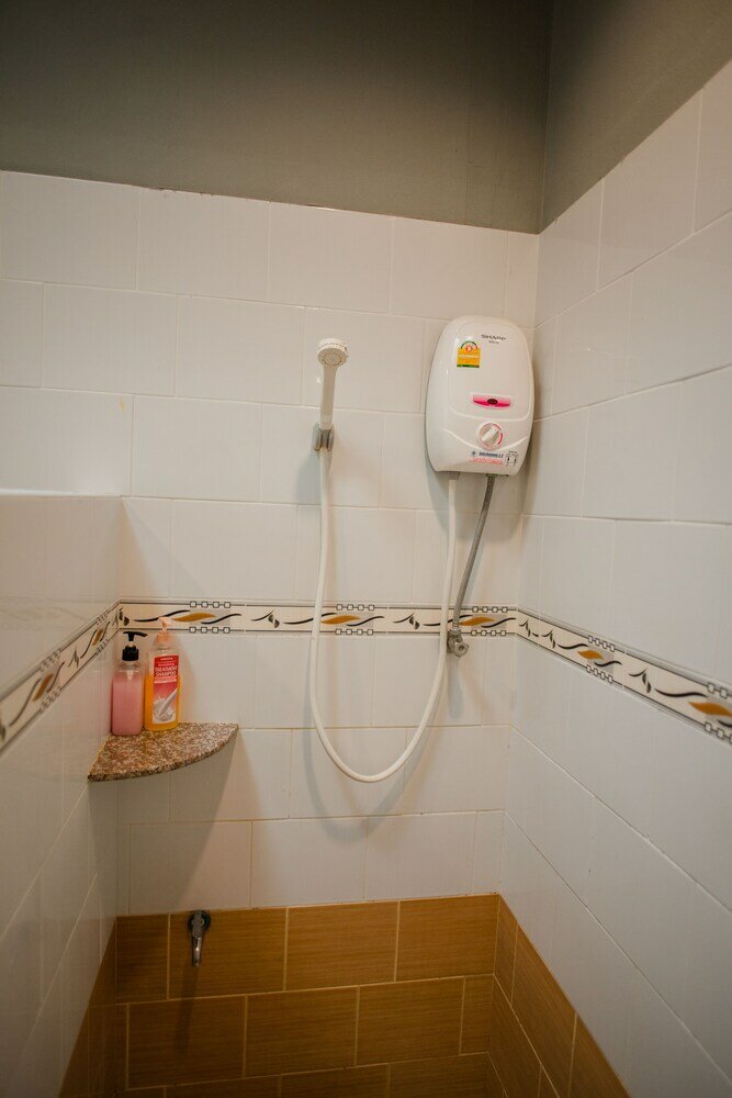 Фото Warm Well Hostel Kanchanaburi