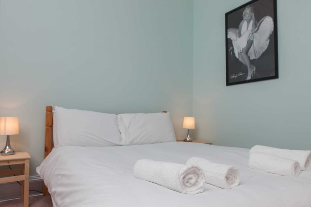 Фото Stylish 3 Bedroom Apartment