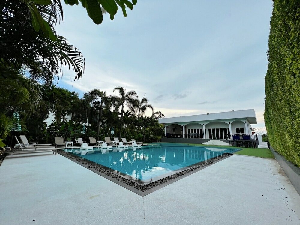 Фото The Serenity Resort