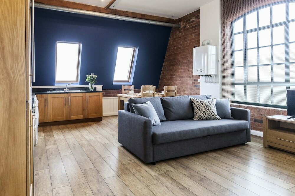 Фото Raleigh Square Apartments