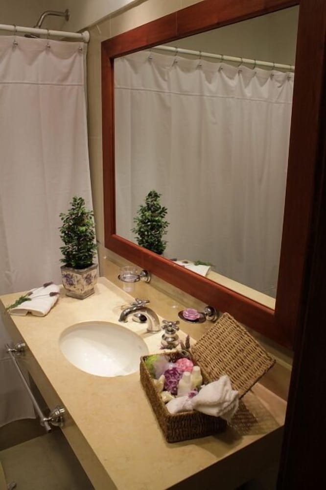 Фото Rio Arriba Suites Apartments y Resto