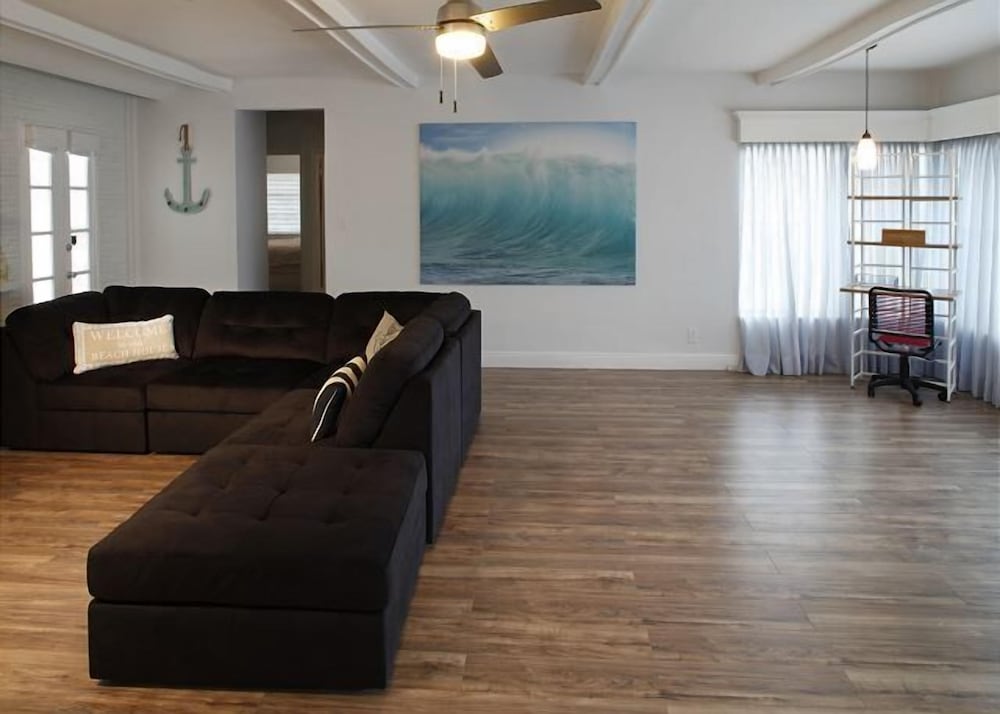 Фото Salty Bungalow Madison