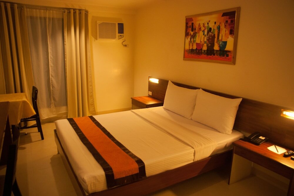 Фото M Suites Hotel