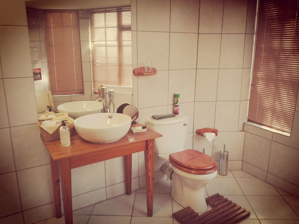 Фото Daisy Country Lodge