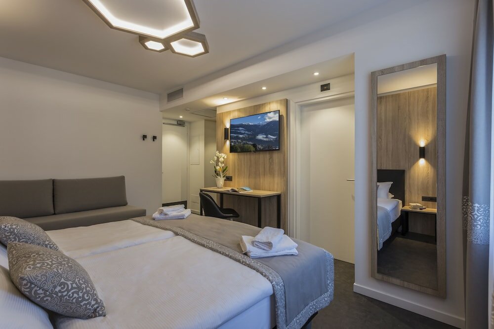 Фото Tourist Hotel