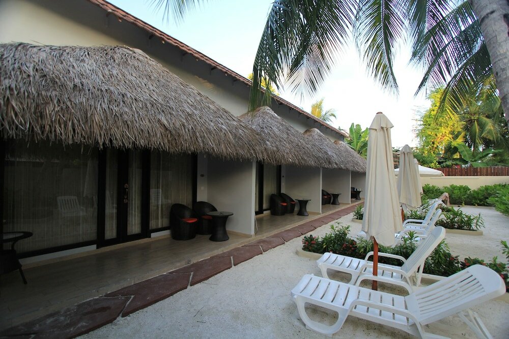 Фото Local Island Inn