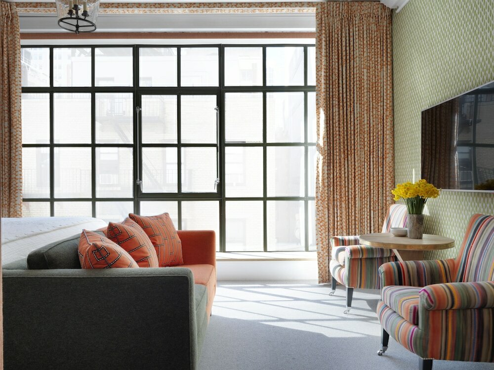 Фото The Whitby Hotel