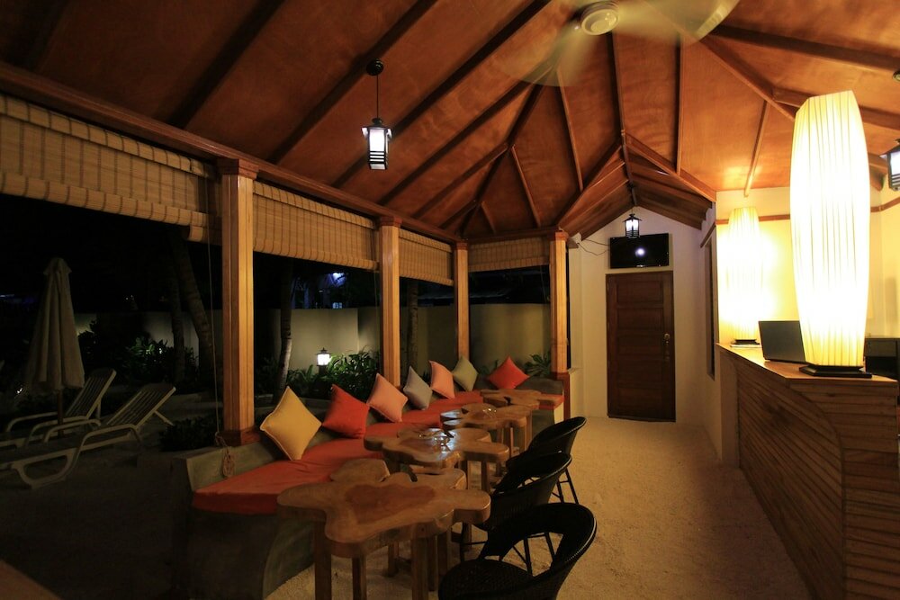 Фото Local Island Inn