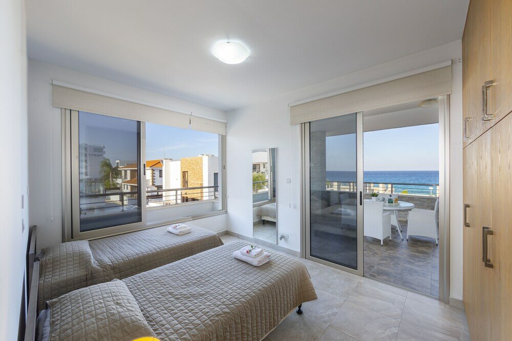 Фото Вилла Seafront Protaras Luxury Resort