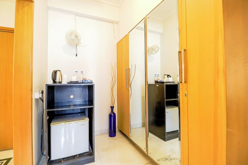 Фото Ahuja Residency Cyber City I