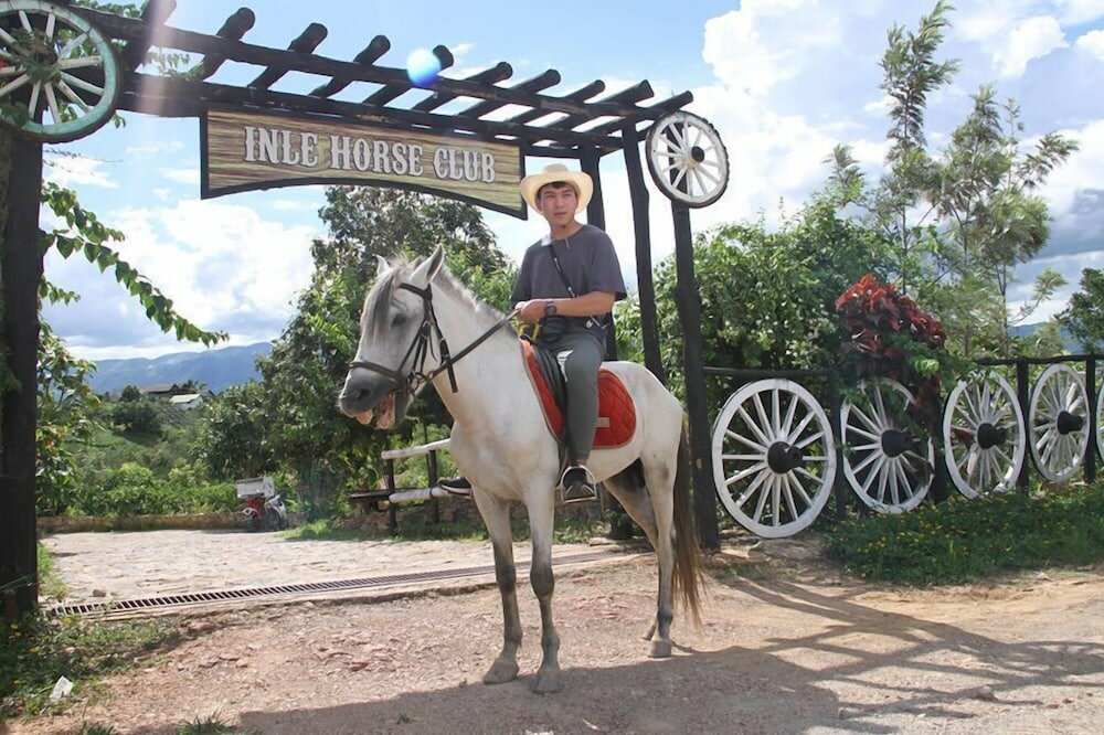 Фото Mount Inle Hotel & Resorts