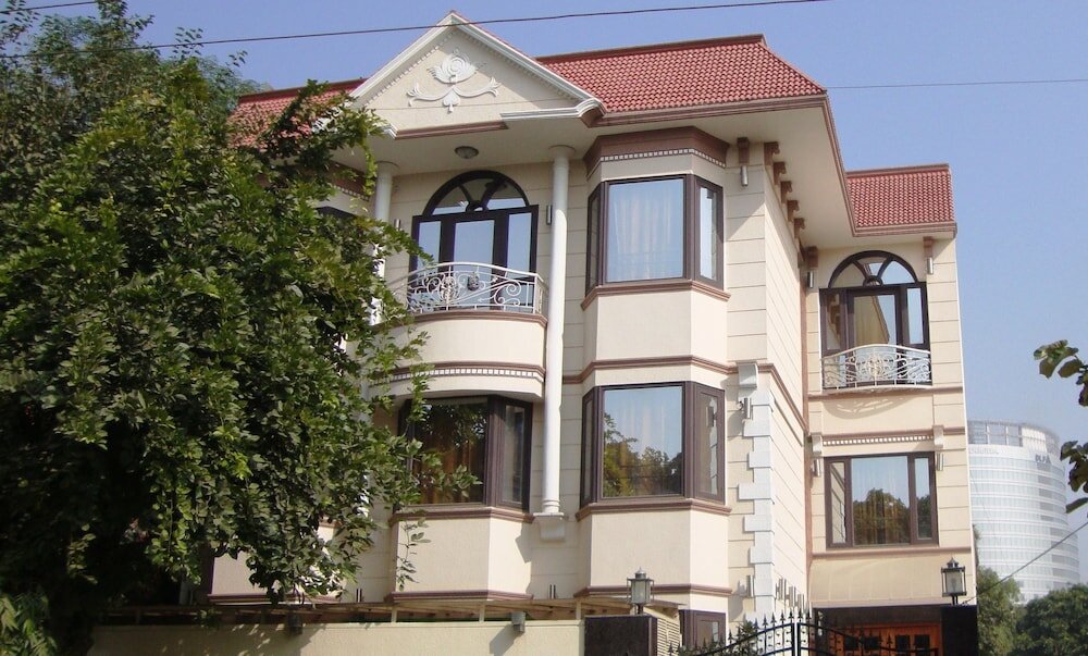 Фото Ahuja Residency Cyber City I