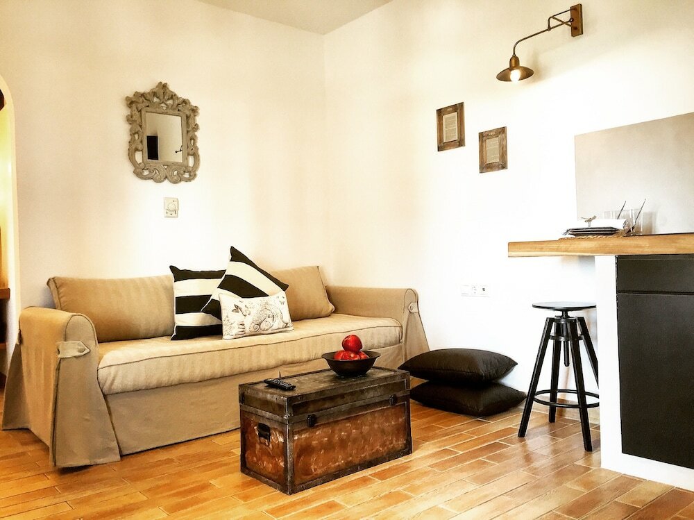 Фото Athina Studios & Suites