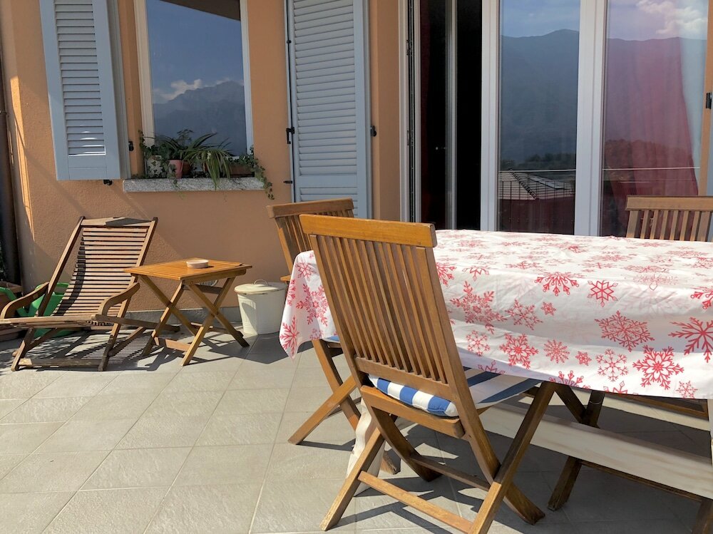 Фото Appartamento Vista Lago Red & Grey