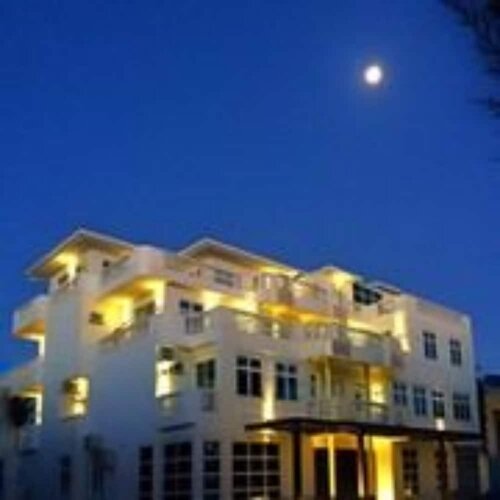 Гостиница Pebbles Inn в Адду