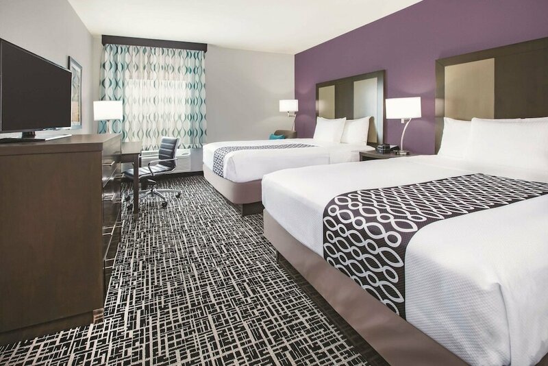 Гостиница La Quinta Inn & Suites by Wyndham Dallas Plano - The Colony