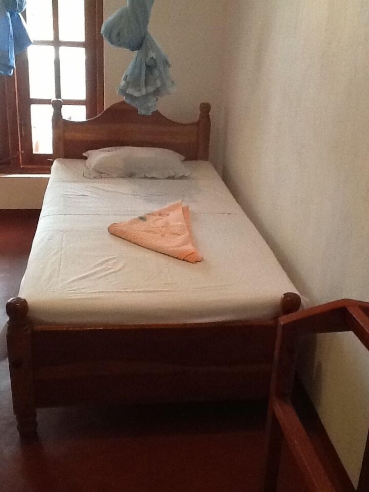 Фото Catamaran Beach Home and Restaurant