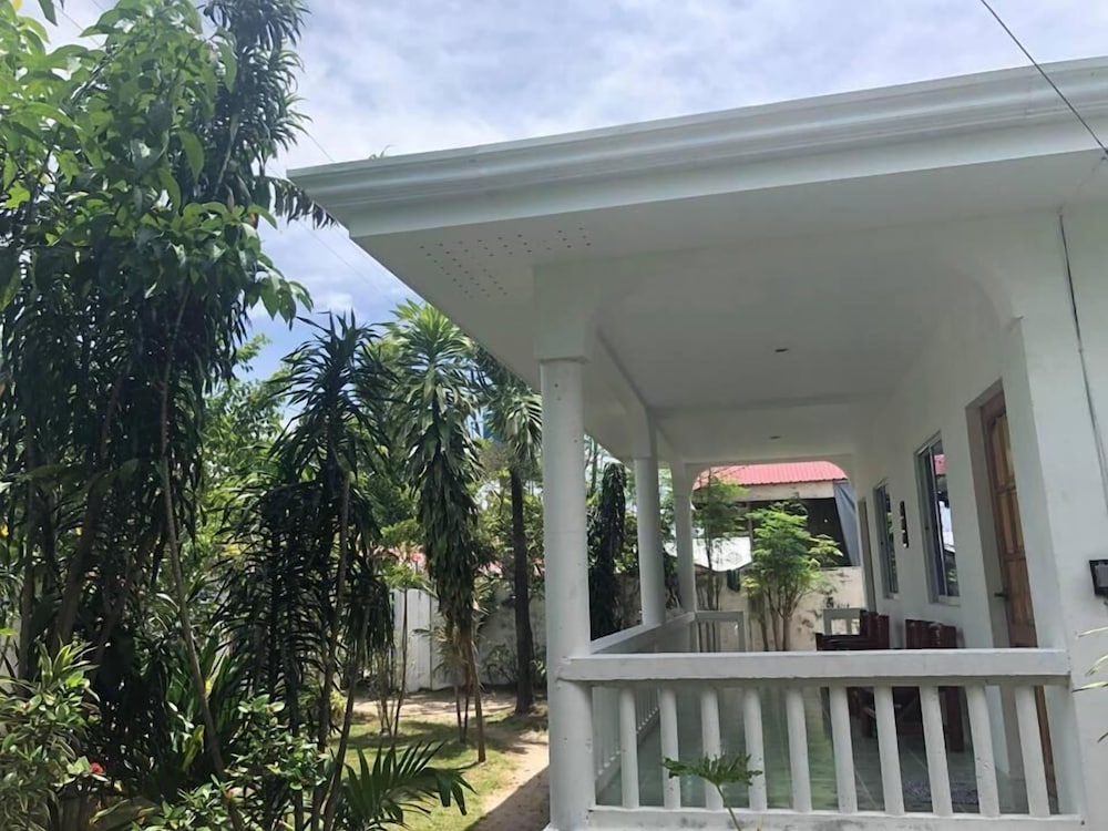 Фото Honeycomb Tourist Inn