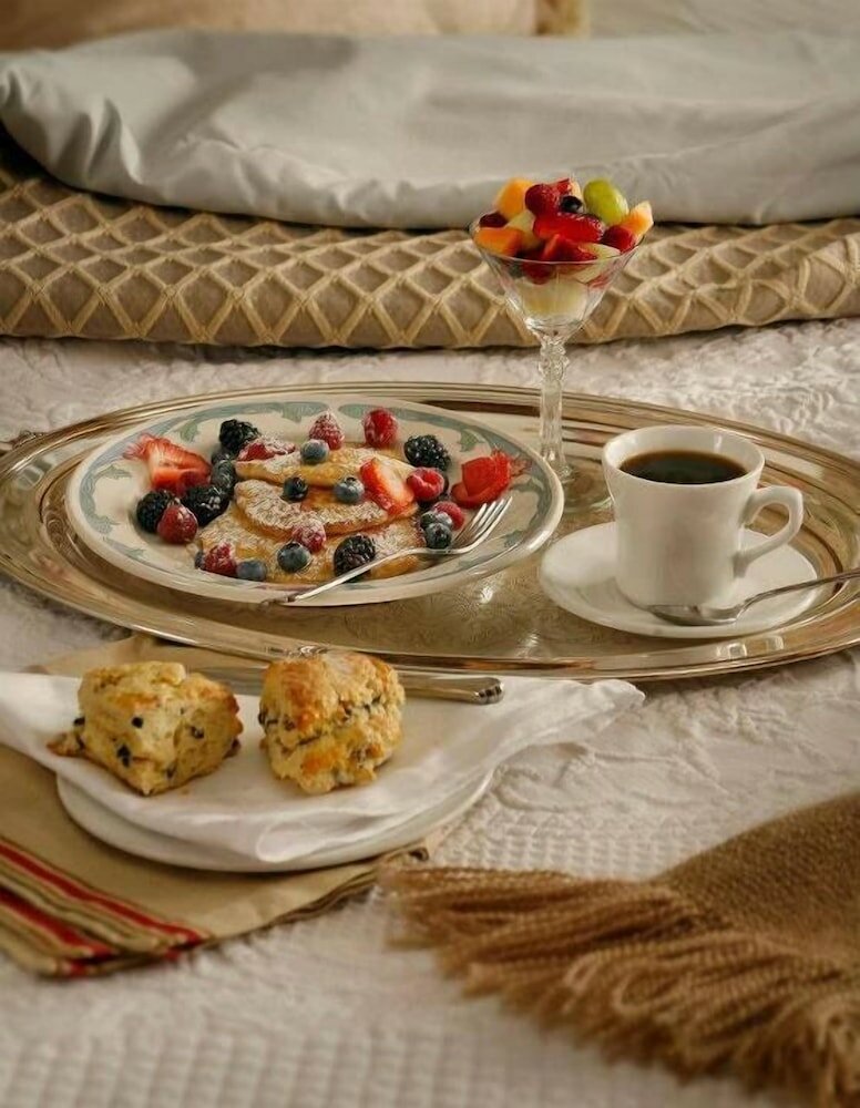 Фото Mytilana Village Hotel