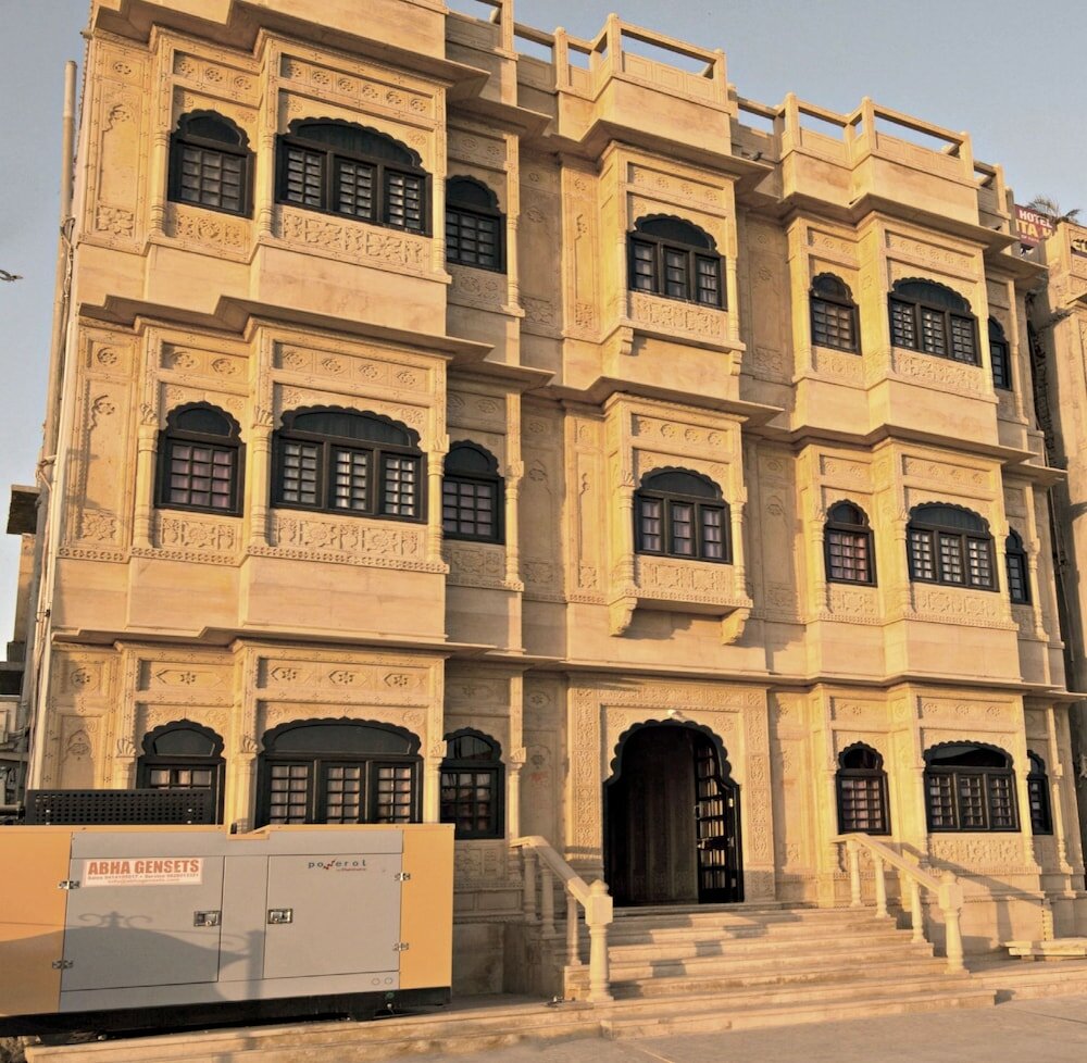 Фото отеля 1