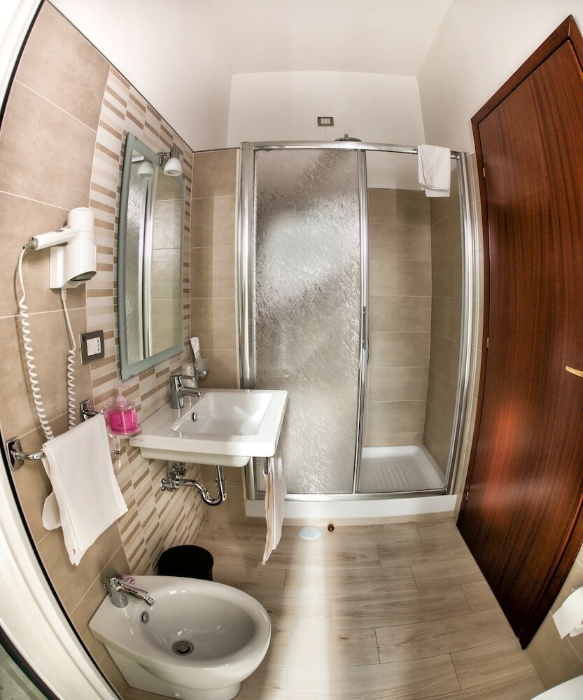 Фото Tourist Hotel