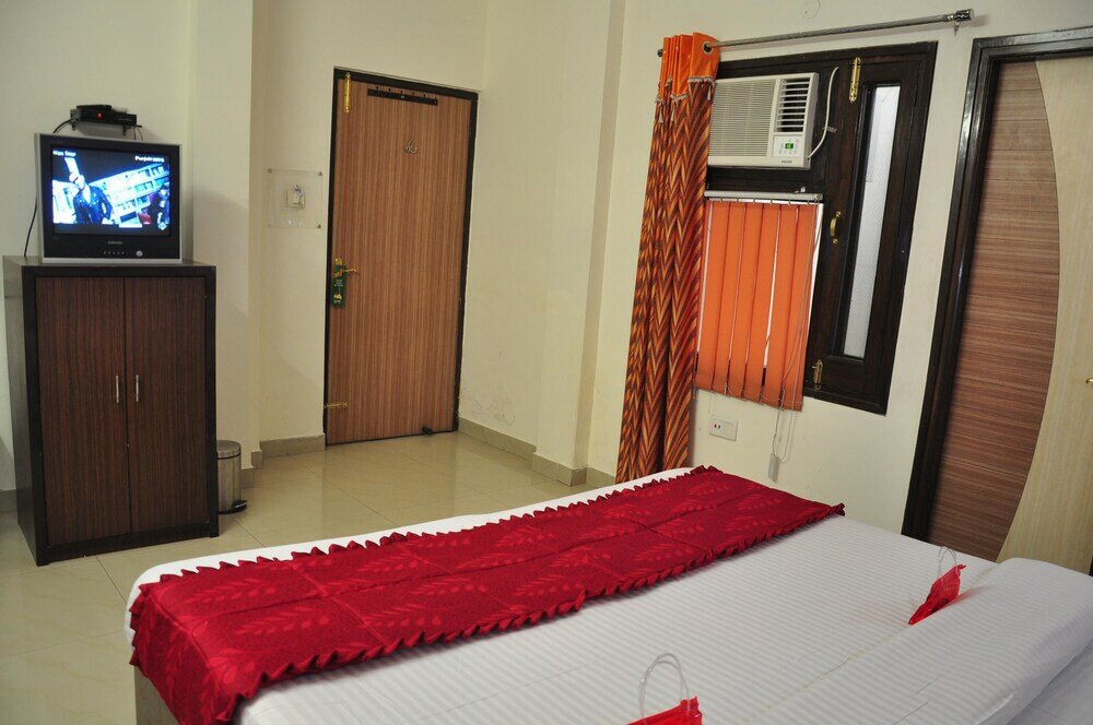 Фото Oyo 2042 Hotel New ss Residency