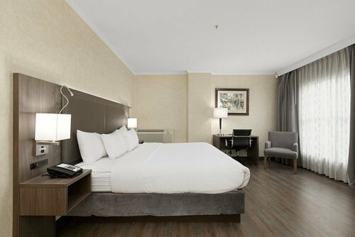 Гостиница Grand Park Hotel and Suites Vancouver Downtown в Ванкувере