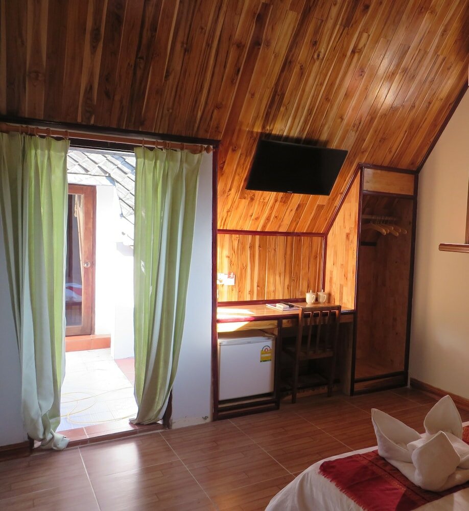 Фото Namkhan Riverside Hotel