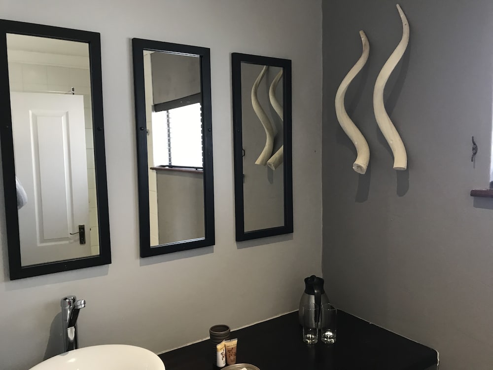 Фото The Crown Guesthouse