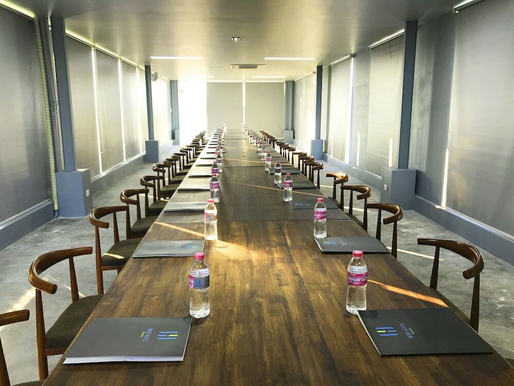 Фото Wh Hotel Thanlyin