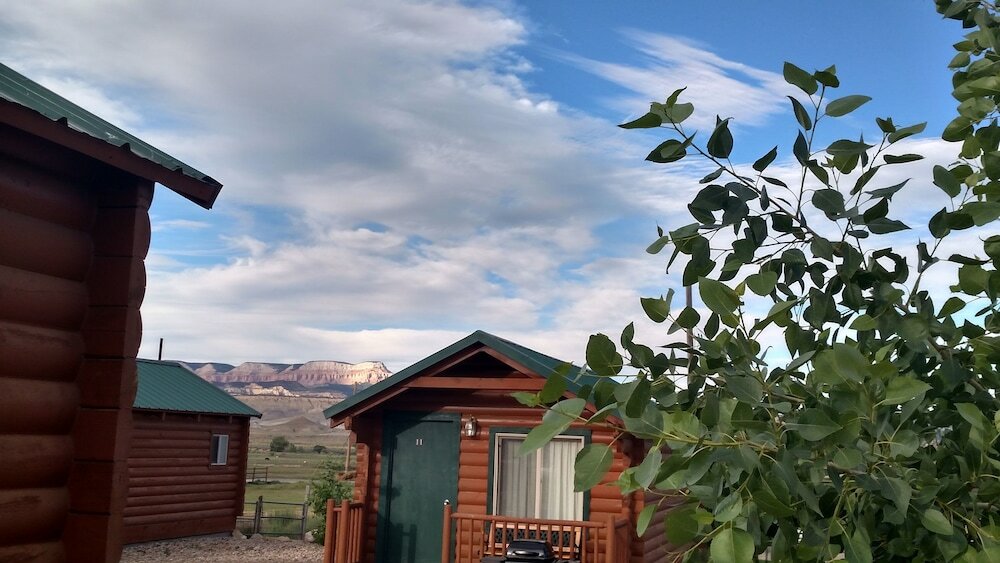 Фото Bryce Valley Lodging