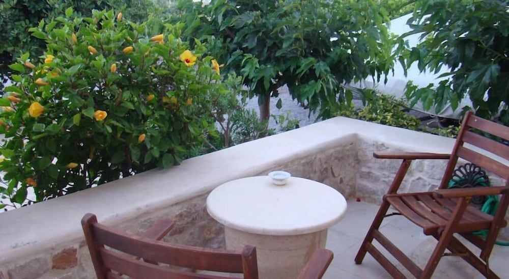 Фото Lithos Traditional Houses