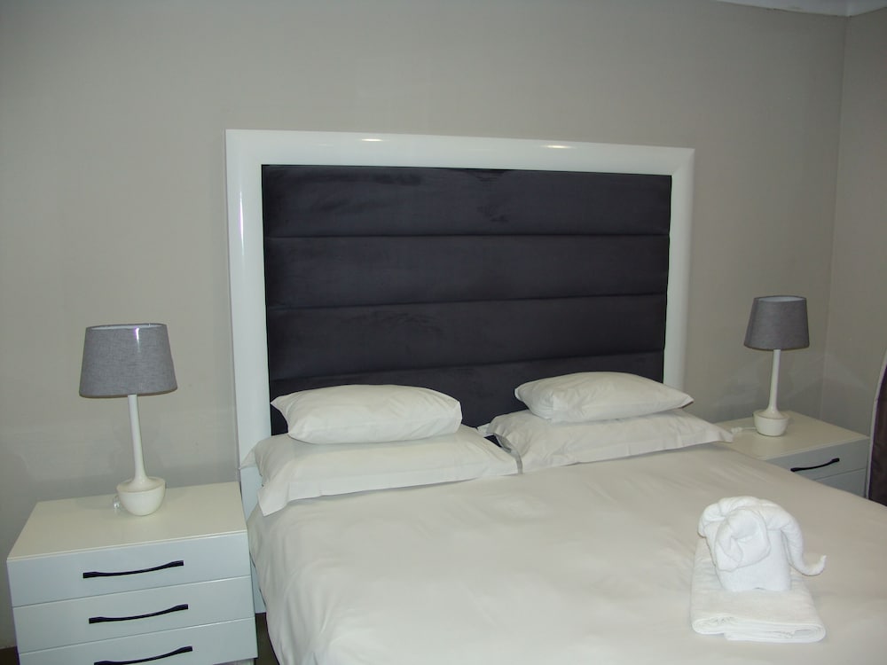 Фото African Moon Corporate House