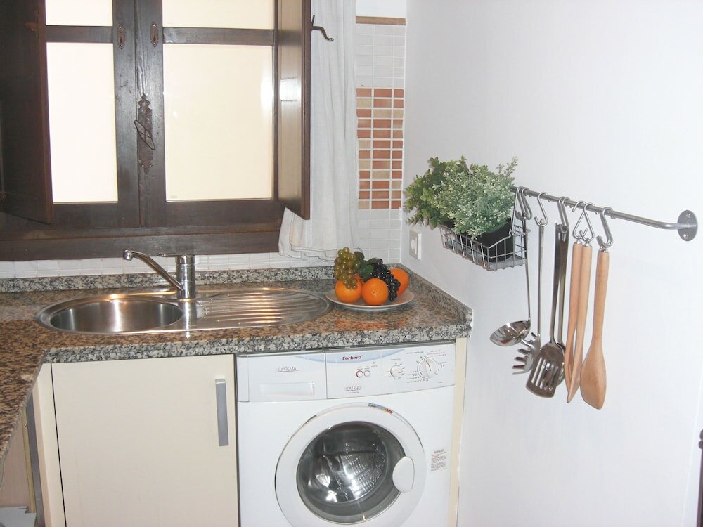 Фото Apartamentos Los Patios de la Judería